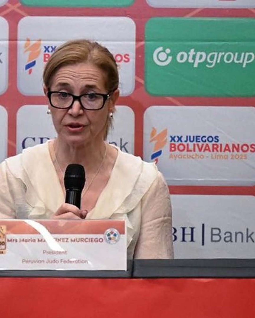María Martínez Murciego, presidenta de la Federación Deportiva Peruana de Judo, en una conferencia de prensa oficial.